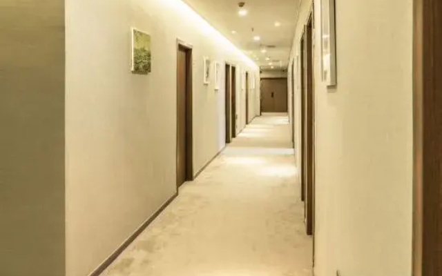 Jigsaw Hotel (Jiangnan West Fenghuang New Village Subway Station Branch)