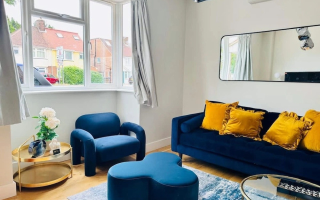 Heliodor 4BR Townhouse With A C NR Addenbrookes