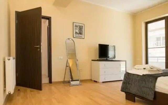 Green Lake Apartment 5