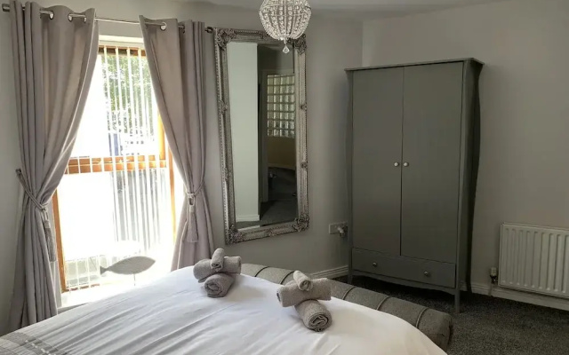 Harbour View Luxury Comfortable Holiday Apartment