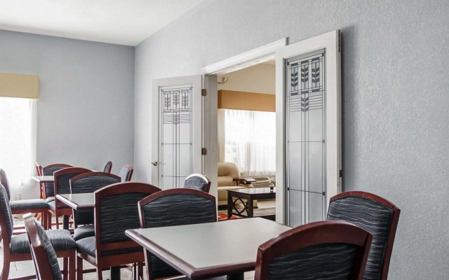 Quality Inn & Suites Altoona - Des Moines