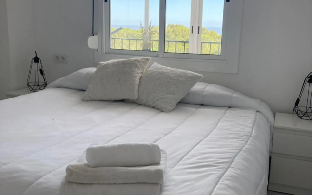 Precioso apartamento con piscina.
