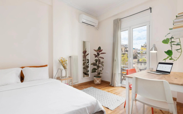 Studio with sunny balcony in Exarcheia
