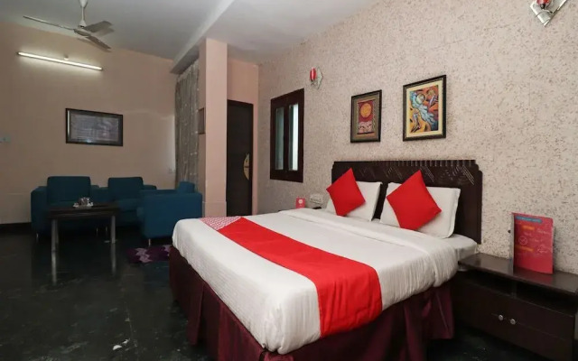 Hotel Girish