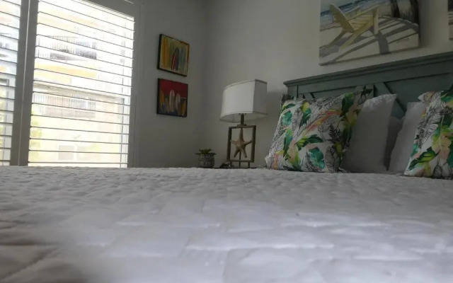 Beachside Bungalow: Surfside I #104