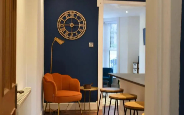 The Cheltenham, stylish 1-bed Victorian apartment