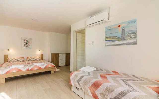 Stunning Home in Pula With Wifi and 6 Bedrooms