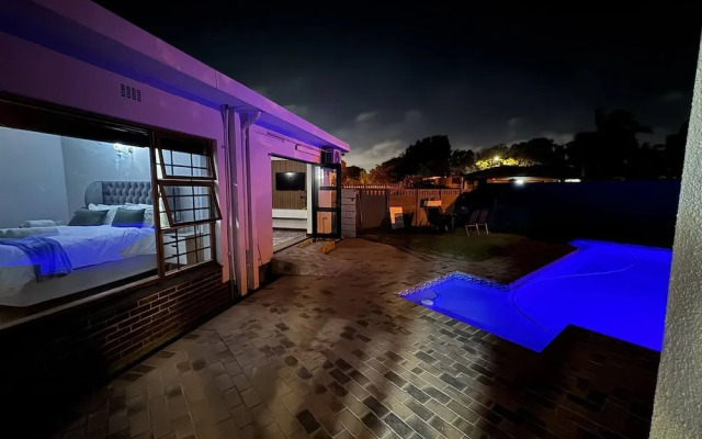 Room-luxurious Private Apartment With Po