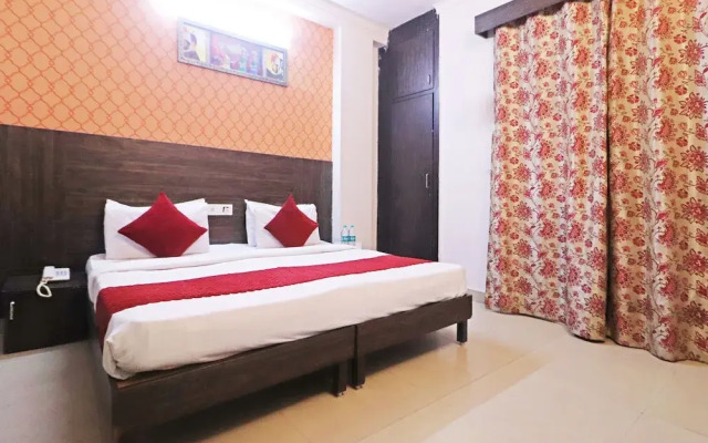 Mauryan Express Hotel Dashrathpuri Metro