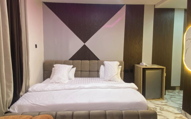 Tiano Hotel & Suites