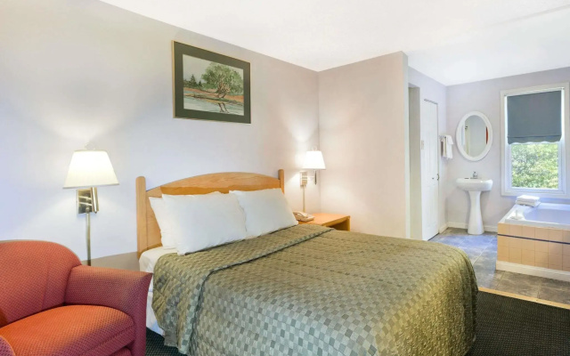Pocono Night Lodge