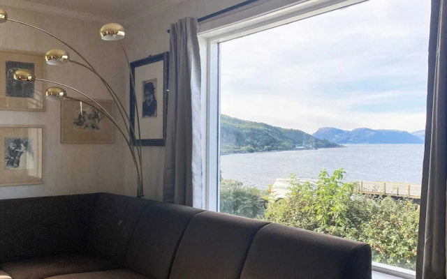 10 Person Holiday Home in Brekke