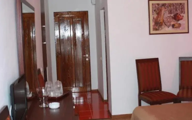 Hotel Lacul Racilor
