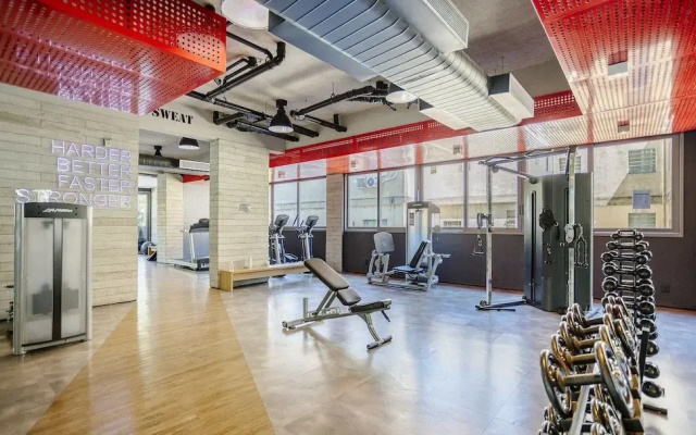 Studio w/ pool near subway FRE2112
