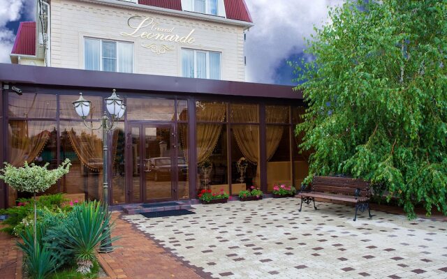Гостиница Grand Leonardo Hotel в Краснодаре отзывы, цены и фото номеров - забронировать гостиницу Grand Leonardo Hotel онлайн Краснодар вид на фасад