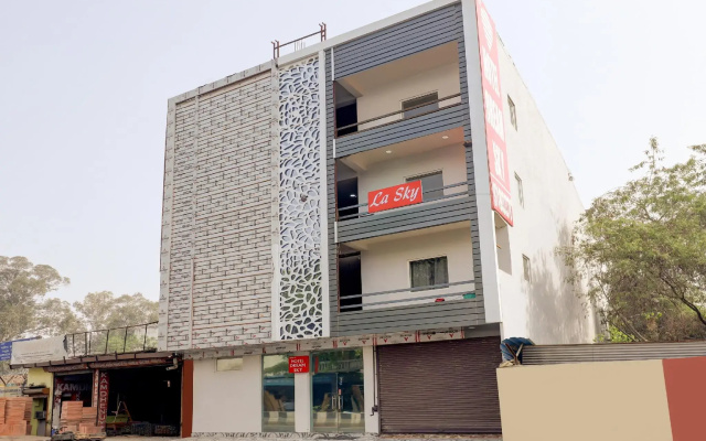 OYO Townhouse 653 La Sky