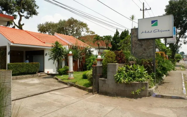 OYO 517 Hotel Arjuna Lawang