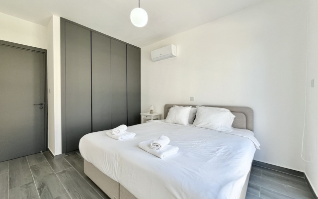 148 LIM - Stay Lumiere House