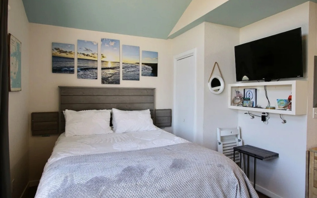 4 Carolina Lady Studio Bedroom Condo by RedAwning