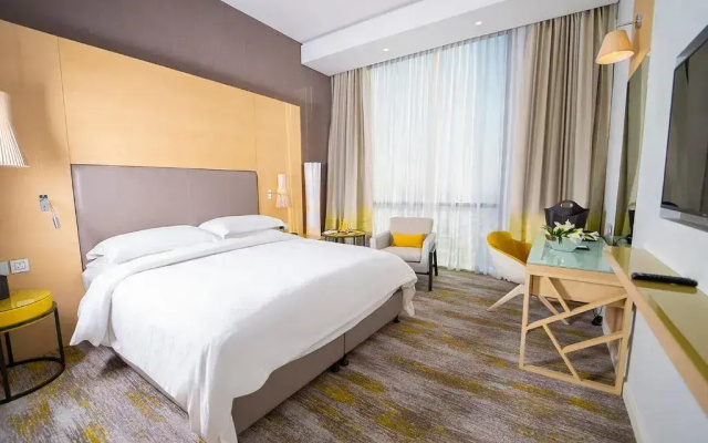 Отель Rotana Corniche