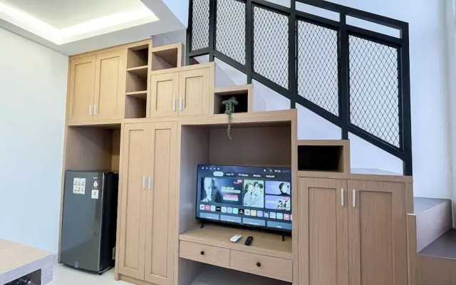 Quiet And Strategic Studio Loft At Apple 1 Condovilla Apartment