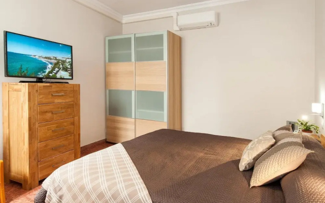Beautiful Beach Apartment M&B IV by Las Canteras