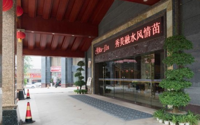 Golden Lusheng International Hotel