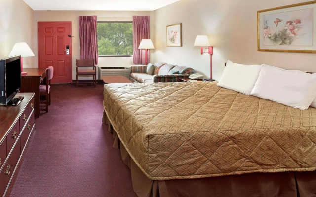 OYO Hotel Adairsville Hwy 140