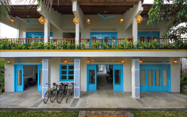 Отель Life Beach Villa вид на фасад