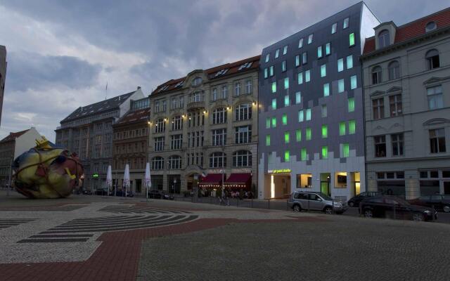 Hotel Gat Point Charlie вид на фасад