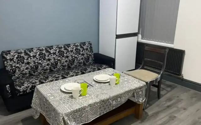 Room in Guest Room - Nice big Room in Coventry