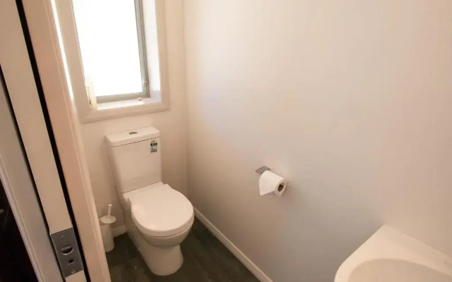 Golden Paradise - Rangihaeata Holiday Home