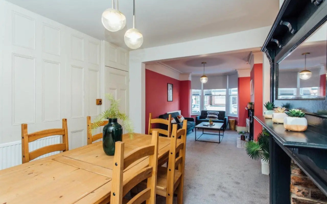 Beautifully Finished Spacious House!
