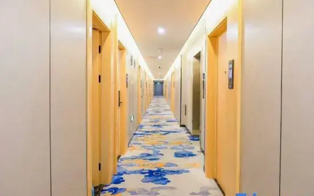 Super 8 Collection Hotel (Beijing Xizhimen People's Hospital)