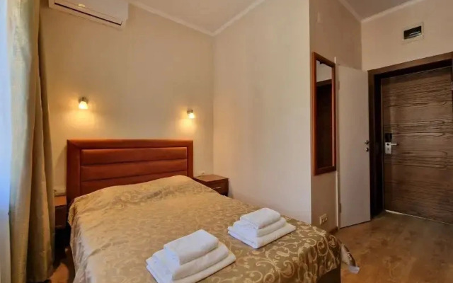 Persikovy Zamok Private House