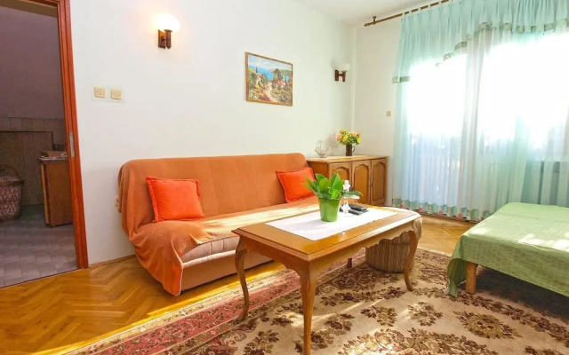 Apartment 933