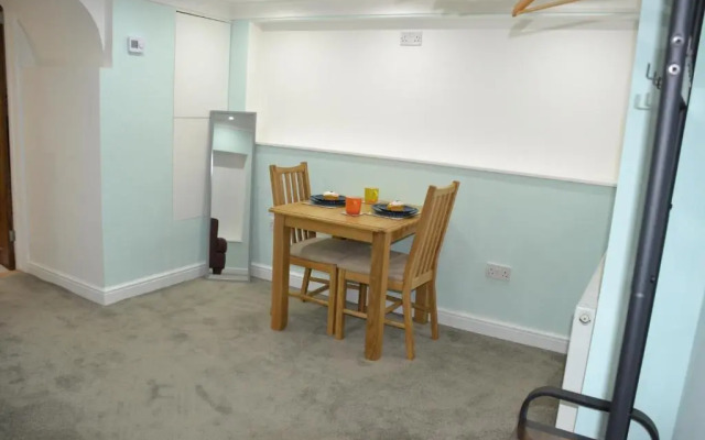 Willow Tree Apartment - 1 Bedroom Apartment - Stayseekers