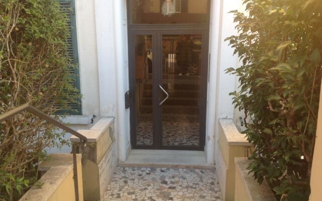 Отель House With one Bedroom in Roma вид на фасад