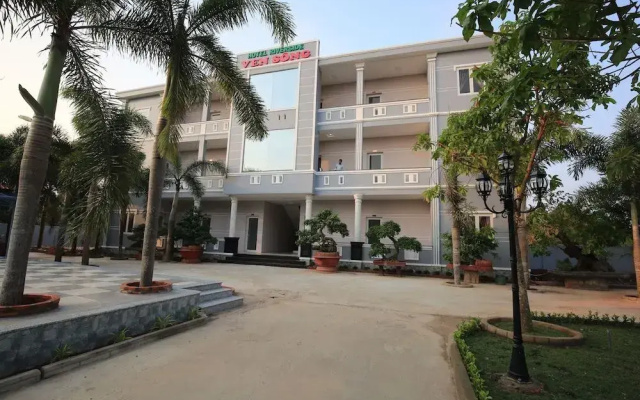 Ven Song Riverside Hotel