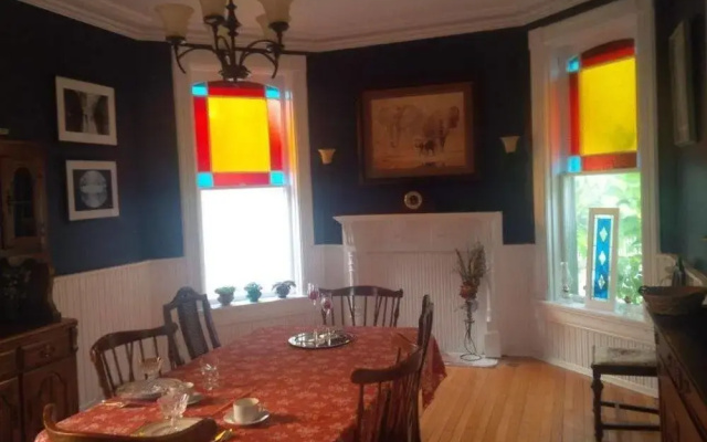 Red Door Inn