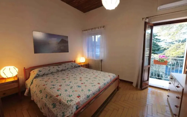 M262 - Marcelli, quadrilocale ristrutturato con terrazzo vista mare 1p