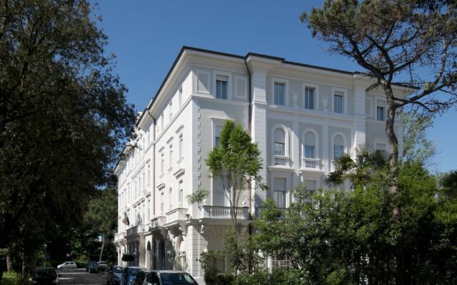 Отель Residenza Parco Fellini Римини вид на фасад