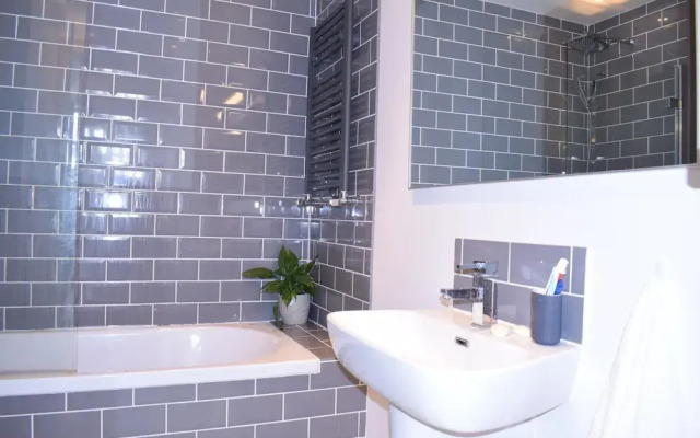 Beautiful 1 Bedroom House in East London
