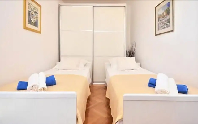 Nice and sea view apartment in Podstrana
