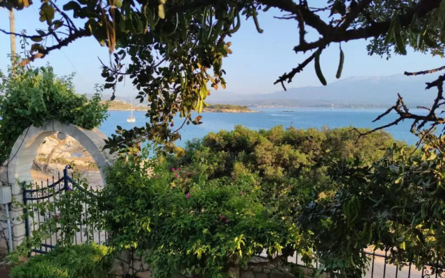 Seaside, relaxing family house with playground! Villa Lavrys 3
