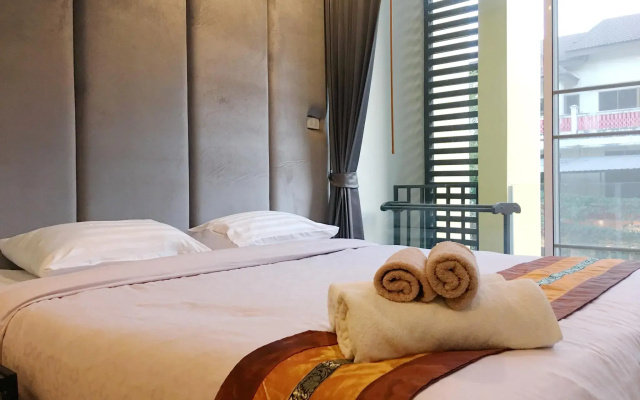 Egg Colony Hotel