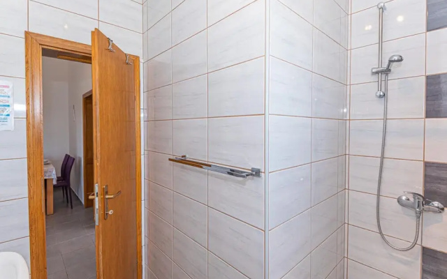 Beautiful Apartment in Kanica With Wifi and 2 Bedrooms