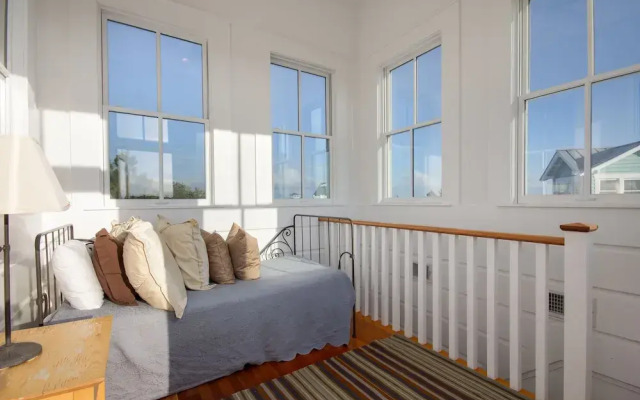 A Seaside Beauty! Book Now - Lot of Outdoor Living Space