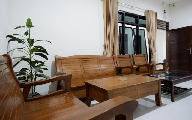 RedDoorz near Living Plaza Purwokerto