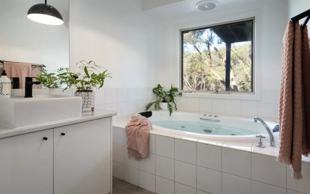Hepburn Pool House